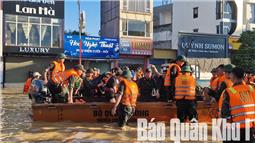 Cán bộ, chiến sĩ Lữ đoàn Pháo binh 382 tích cực giúp dân chống lũ